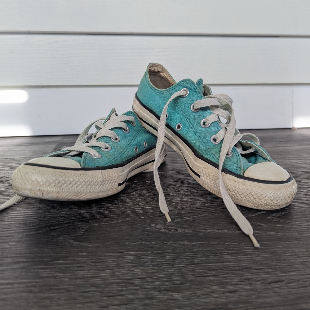 Grunge Teal Converse